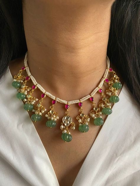 S Mehendi, Pumpkin Beads, Indian Wedding Jewelry Sets, Neck Pieces Jewelry, Antique Necklaces Design, Indian Bridal Jewelry Sets, Fancy Jewelry Necklace, Bridal Jewellery Design, Pearl Jewelry Design