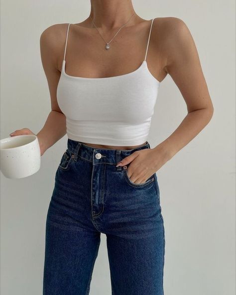 Singlet Outfit, Undershirt Outfit, Outfit Elegantes, Causual Outfits, Mode Inspiration, Teen Fashion Outfits, Moda Fashion, Cute Casual Outfits, Simple Outfits