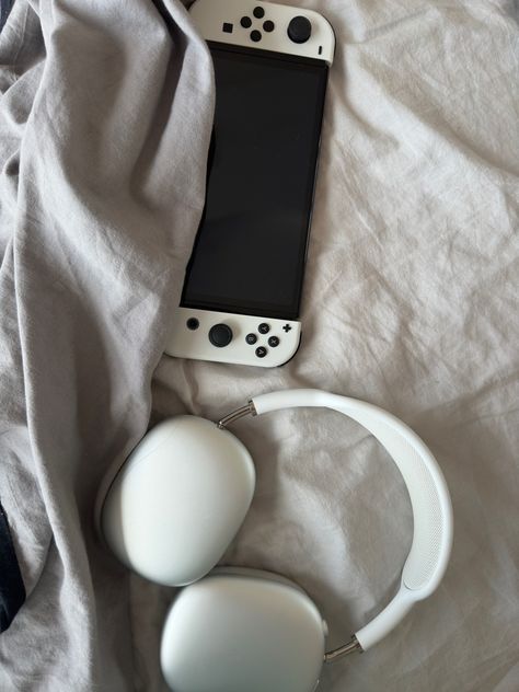 Airpod max nintendo switch oled Switch Gaming Aesthetic, Nintendo Switch Aesthetic Oled, Oled Switch Aesthetic, Nintendo Oled Aesthetic, Switch Oled Aesthetic, Nintendo Switch Oled Aesthetic, Nintendo Oled, Nintendo Switch Aesthetic, Oled Switch