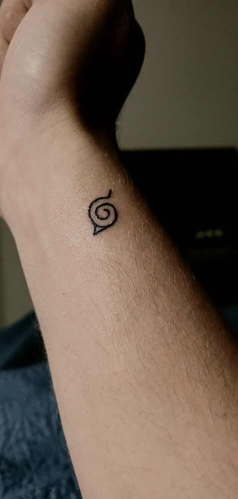 Hidden Leaf Tattoo, Small Jujutsu Kaisen Tattoo, Simple Naruto Tattoo Ideas, Anime Small Tattoo Ideas, Small Naruto Tattoo, Anime Finger Tattoos, Tiny Naruto Tattoos, Naruto Small Tattoos, Naruto Tattoo Ideas Small Symbols