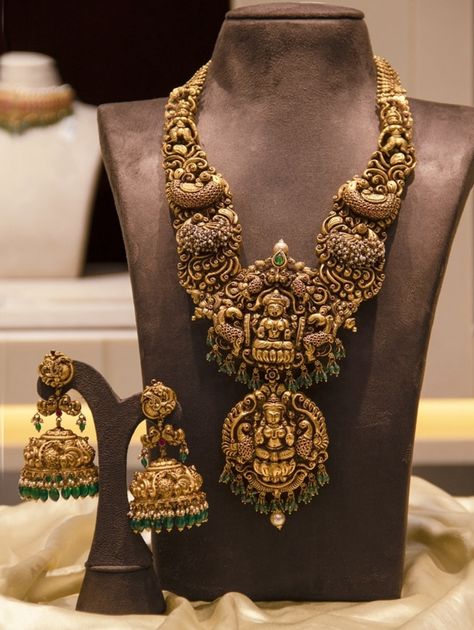 Bridal Antique Jewellery Sets, Bridal Gold Long Haram Designs, Middle Haram Gold Designs Latest, Antique Pendants Gold Indian, Temple Jewelry Necklace Antique Gold, Nakshi Haram Designs, Gold Sets Jewelry Indian Design, Long Haram Gold Jewellery Designs, Temple Jewellery Set