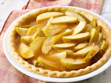 How to Make Apple Pie Filling With Fresh or Frozen Apples Frozen Apples, Making Apple Pie, Apple Pie Filling Recipes, Homemade Apple Pie Filling, Canned Apple Pie Filling, Freezing Apples, Pie Filling Recipes, Easy Apple Pie, Moonshine Recipes