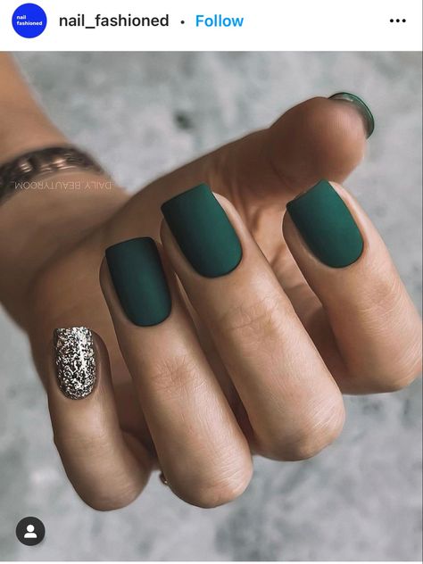 Matte Green Nails, Chloe Nails, Emerald Nails, Sassy Nails, Matte Nails Design, Simple Gel Nails, Green Nail, Shellac Nails, Nails Desing