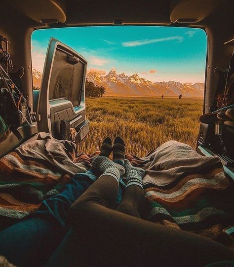 50+ Pics From ‘Project Van Life’ Instagram That Will Make You Wanna Quit Your Job And Travel The World Van Life Aesthetic, Dream Dates, Camping Aesthetic, Van Living, Travel Van, Camper Life, Life Aesthetic, Camping Life, Travel Aesthetic