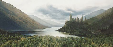 weheartit.com - Fantasy Landscape Hogwarts Painting, Academia Aesthetic Wallpaper, Dark Academia Aesthetic Wallpaper, Harry Potter Wiki, Harry Potter Art Drawings, Harry Potter Painting, Harry Potter Background, Theme Harry Potter, Hogwarts Castle