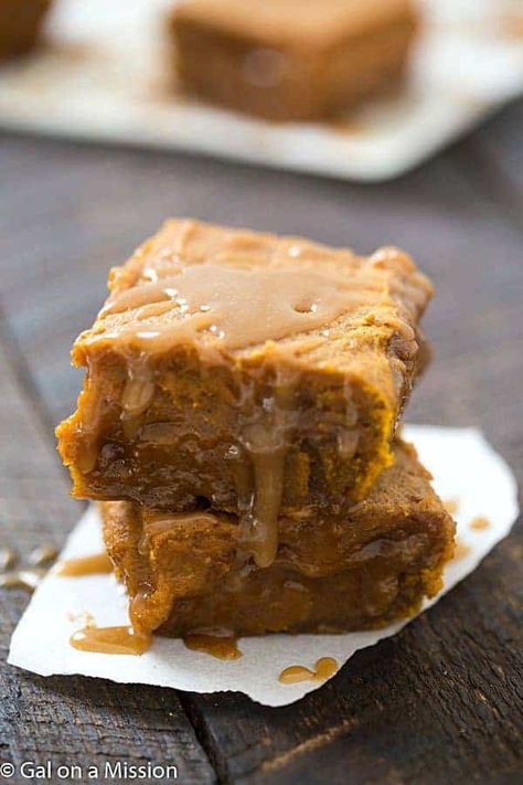 Yummy Fall Desserts, Caramel Blondies, Caramel Blondie, Caramel Recipe, Pumpkin Coffee Cakes, The Recipe Critic, Recipe Critic, Blondies Recipe, Pumpkin Treat