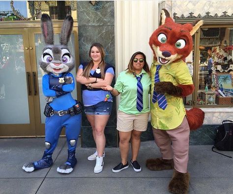 DisneyBound on Instagram: “🐰💙💚🐺 @rachaelml016 #zootopia #disneyland #disneyscaliforniaadventure #dca #judyhopps #nickwilde #disney #disneybound #disneystyle #fashion…” Zootopia Disneybound, Zootopia Judy, Nick Wilde, Adventure Theme, Disney Halloween Costumes, Disney Bounding, Judy Hopps, Disney S, California Adventure