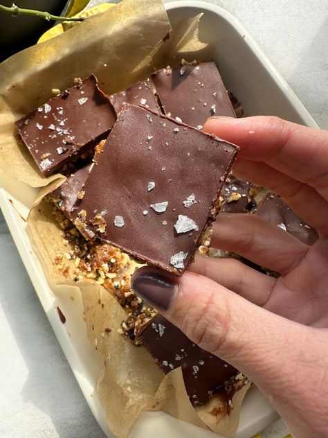 This recipe has got it all. It’s made with just 3 main ingredients - nuts, dates and chocolate - plus salt and coconut oil. The result is a candy-like tasting bar that’s delicious enough to satisfy any sweet tooth, and also nutrient-dense enough to be a filling snack. Sammi Brondo, Date Nut Bars, No Bake Peanut Butter Bars, Simple Snacks, Nut Bars, Date Bars, Banana Bars, No Bake Peanut Butter, Filling Snacks