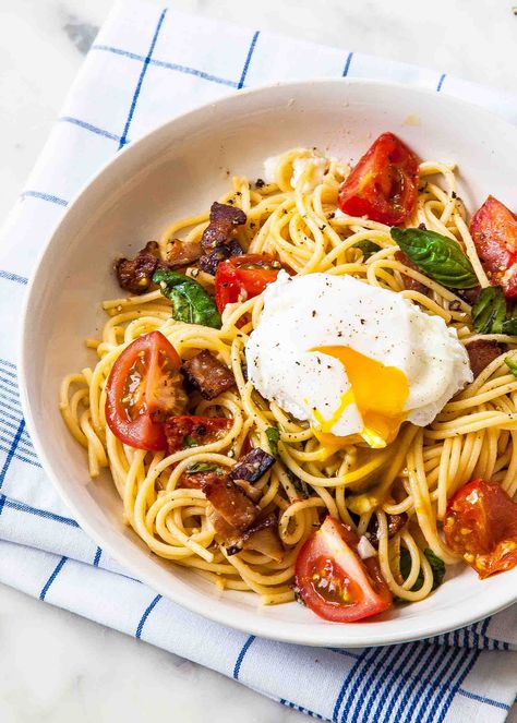 Spaghetti with Tomatoes, Bacon, and Eggs—the ultimate comfort food! Ready in the time it takes to cook the spaghetti. Such a perfect combination, so easy for a weeknight dinner. Yum! Spaghetti With Tomatoes, Recipe With Eggs, Salad Appetizer Cups, Eggs And Bacon, Spaghetti Sauce Recipe, Bacon And Eggs, Bacon Tomato, Diet Vegetarian, Appetizer Salads