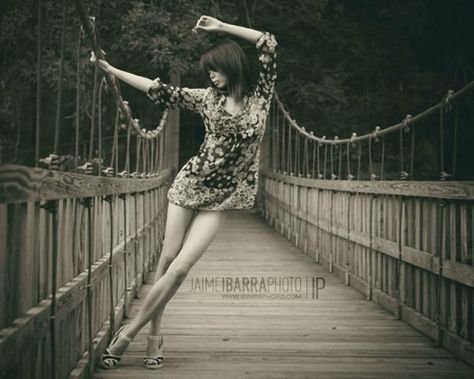 Amazing Photography by Jaime Ibarra Dance Images, City Landscape, A Bridge, Urban Photography, Photographic Art, Photography Women, Model Poses, Black And White Photography, Photo Poses