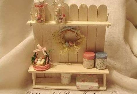 Diy Popsicle Stick Crafts, Sticks Furniture, Diy Popsicle, Popsicle Crafts, Doll Furniture Diy, Diy Barbie Furniture, Fairy Furniture, Doll House Crafts, Diy Garden Furniture