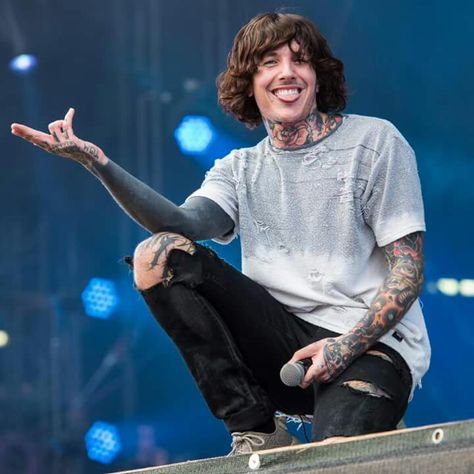 Wye is jor hole arm bleck, OLIVER!? Music Lyrics Tattoo, Ollie Sykes, Metalcore Style, Music Lyric Tattoos, Mitch Lucker, Lyrics Tattoo, Trendy Music, Oli Sykes, Oliver Sykes