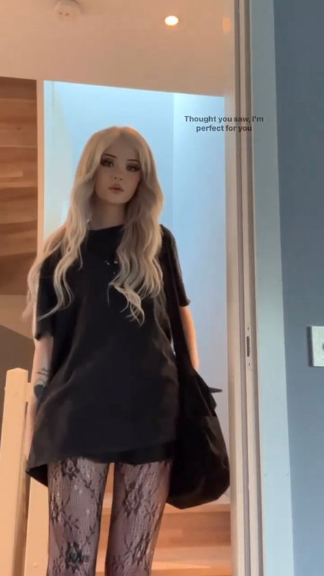 Goth Outfits Blonde Hair, Hot People Instagram Ideas, Milkgore Outfits, School Outfits Alt, Blonde Alt Girl, Blonde Goth Girl, Blonde Goth Aesthetic, Soft Emo Outfits, Soft Alternative Outfits