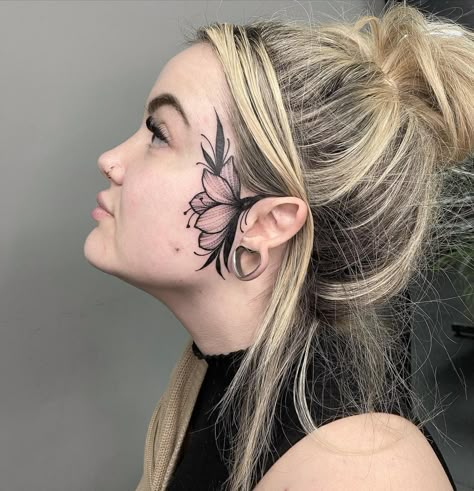 Small Face Tattoos, Face Tats, Face Tattoos For Women, Feminine Face, Throat Tattoo, Facial Tattoos, Full Body Tattoo, Modern Tattoos, Face Tattoos