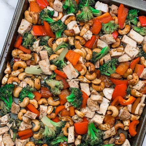 Sheet Pan Cashew Chicken - The Savvy Spoon Sheet Pan Cashew Chicken, Chinese Cashew Chicken, One Pan Dinners, Chicken Sheet Pan, Cashew Chicken Recipe, Recipe Sheets, Pan Dinners, Cashew Chicken, Gluten Free Rice