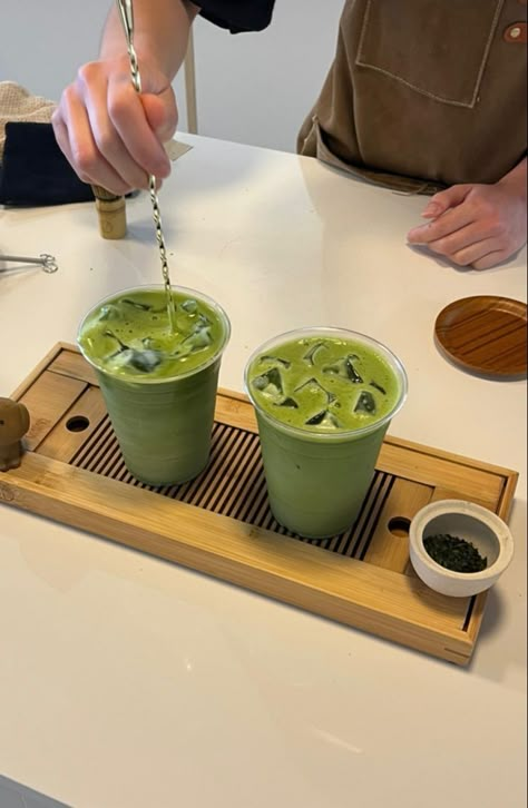 Matcha Cafe, Matcha Lover, Matcha Drink, Coffee Matcha, Pretty Drinks, Matcha Latte, Cafe Food, Food Inspo, Pretty Food