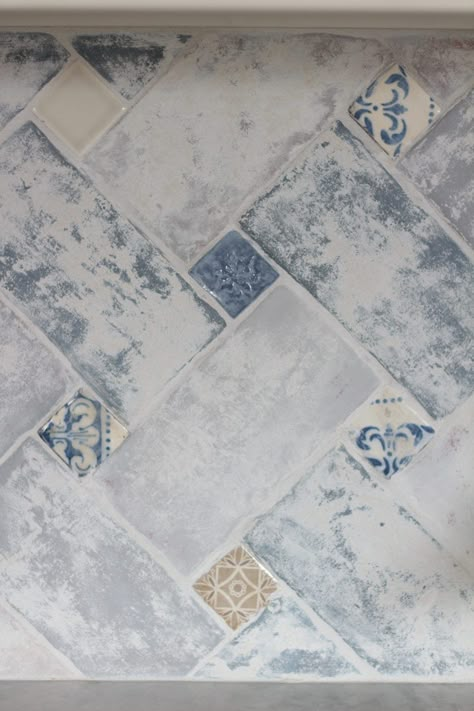 French Country Backsplash, French Country Kitchen Backsplash, French Country Tile, Kitchen French Country, Country Kitchen Backsplash, Trendy Kitchen Design, French Tile, French Country Blue, Kitchen French