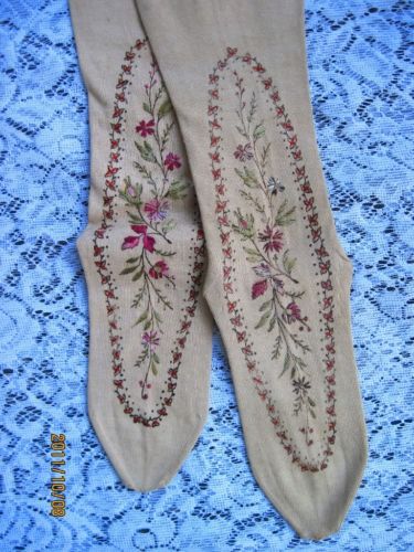 All The Pretty Dresses: Victorian Stockings 1800s Accessories, Victorian Stockings, Dresses Victorian, Embroidered Stockings, Vintage Attire, Victorian Accessories, Leaf Border, Antique Dress, Antique Clothing