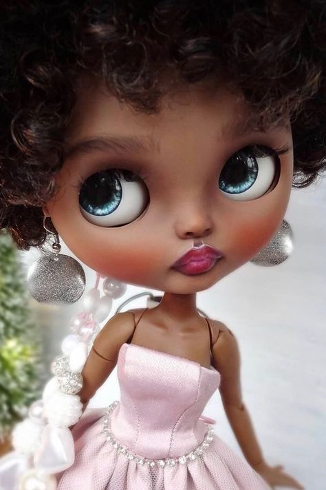 Cute Afro, Big Eyes Artist, Pullip Dolls, Silly Cats Pictures, Valley Of The Dolls, Curly Afro, Black Barbie, Hello Dolly, Black Doll