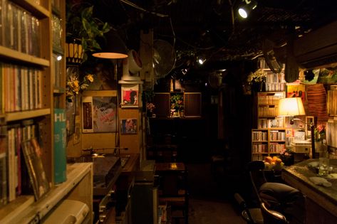 Jazz Bar Japan, Japanese Jazz Bar, Jazz Club Interior, Jazz Room, Blues Music Art, Listening Bar, Hifi Bar, Vinyl Bar, Lounge Aesthetic