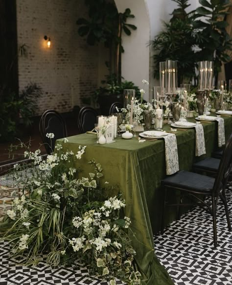 Greens Dinner, Green Velvet Wedding, Green Tablescape, Green Centerpieces, Cake Artist, Dream Wedding Decorations, Green Table, Garden Party Wedding, Wedding Linens