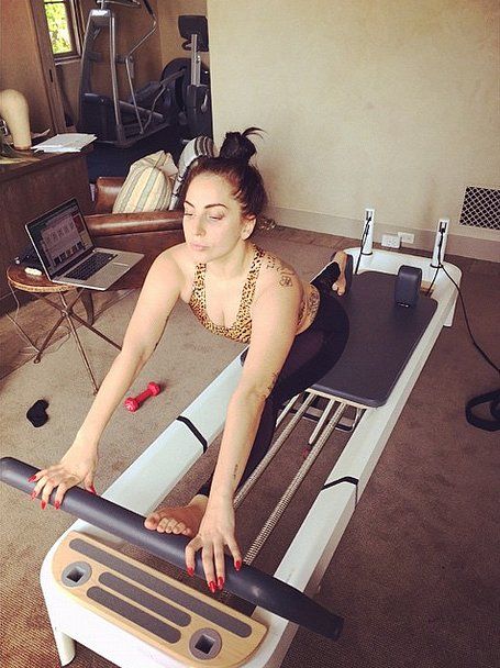 Perfect Illusion, Lady Gaga Photos, Lady Gaga Pictures, Reformer Pilates, Celebrity Workout, New Picture, Matt Bomer, Movie Fashion, Workout Session