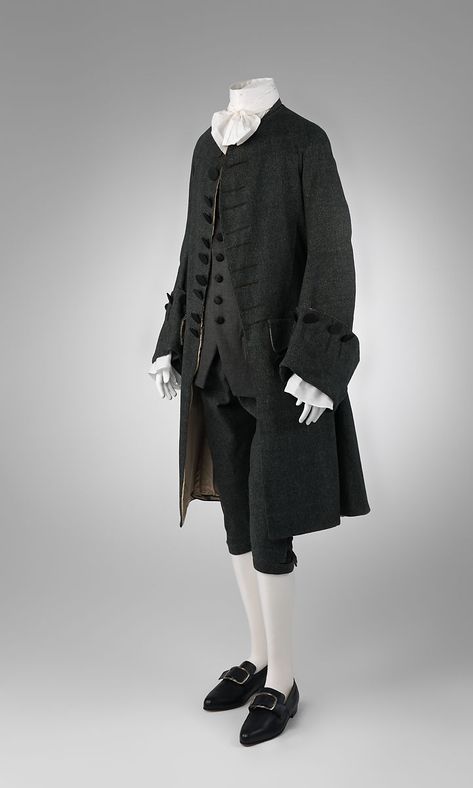 This particular British suit is exemplary of popular dress in England during the middle of the 18th century with its sombre wool, minimal decoration and plain buttons. 18th Century Mens Fashion, Rococo Dress, 18th Century Dress, Rococo Fashion, 18th Century Costume, 18th Century Clothing, 18th Century Fashion, Century Clothing, Costume Collection