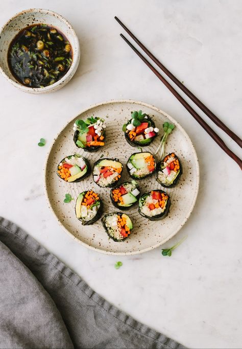 Raw Vegan Aesthetic, Raw Vegan Sushi, Simple Veganista, Vegan Sushi Rolls, Vegetable Recipe, Thyroid Support, Sushi Night, Vegan Sushi, Vegan Asian