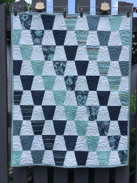 Finish It Up Friday ~ Baby Tumbler | KatyQuilts Chevron Quilt Tutorials, Tumbler Quilts, Baby Tumbler, Chevron Quilt Pattern, Tumbling Blocks Quilt, Tumbler Quilt, Free Motion Quilt Designs, Baby Quilt Patterns, Scrap Quilt Patterns