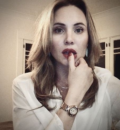 Leah Pipes, Tvdu Cast, Candice King, Vampire Diaries Funny, Face Claims, Vampire Diaries, Favorite Celebrities, Universe, It Cast