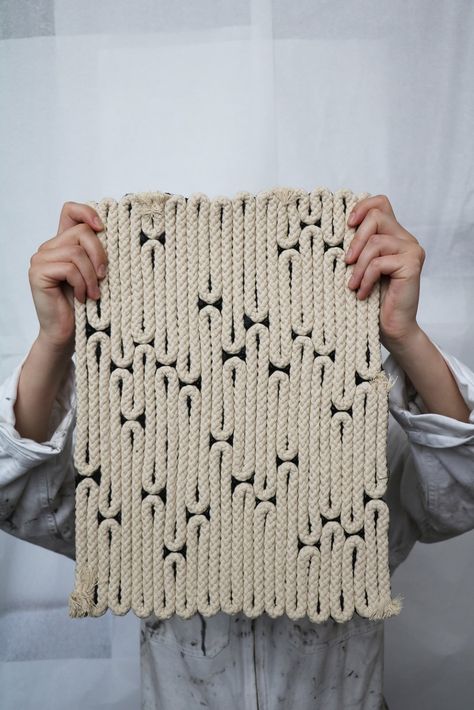 Anniversary Magazine, Diy Canvas Wall Art, Rope Crafts Diy, Textiles Techniques, Textured Canvas Art, Rope Crafts, Macrame Decor, French Designer, Macrame Art