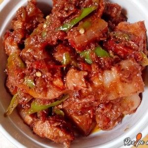 Pork Binagoongan Recipe (Pork Cooked in Shrimp Paste) - Recipe Ni Juan Pork Binagoongan Recipe, Pork Binagoongan, Bagoong Alamang, Filipino Pork Recipes, Beef Pares, Menudo Recipe, Recipe Pork, Filipino Dish, Filipino Cuisine