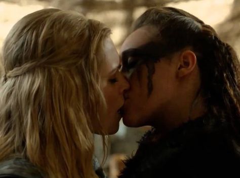 Best Kiss from Best. Ever. TV. Awards 2015: And the Winners Are!  Winner: Lexa and Clarke's first kiss, The 100Runner-up: Jamie and Claire's wedding kiss, Outlander Alexa And Clarke The 100, The 100 Lexa And Clarke, Clark And Lexa, The 100 Clarke And Lexa, Clexa Kiss, Clexa The 100, The 100 Wallpaper, Clarke And Lexa Kiss, Clarke E Lexa