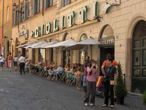 Rome Cafes, Best Gelato In Rome, Rome Apartment, Shopping In Italy, Coffee Stain, Vatican City, Ice Cream Shop, Walking Tour, Rome