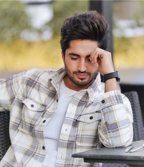 Jassi Gill Hairstyle, Indian Hairstyles Men, Arman Malik, Boyz Dpz, Jassie Gill, Indian Male Model, Karan Aujla, Jassi Gill, Punjabi Singer