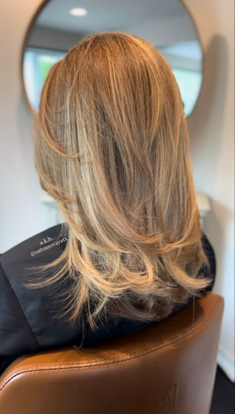 Blonde Blowout Medium Length, Blow Out Blonde Highlights, Fine Hair Blowout, Hair Blonde Blowout, Layered Blonde Blowout Hair, Blow Dry Round Brush Style, Brush Blowout, Round Brush Blowout, Blow Dry Round Brush