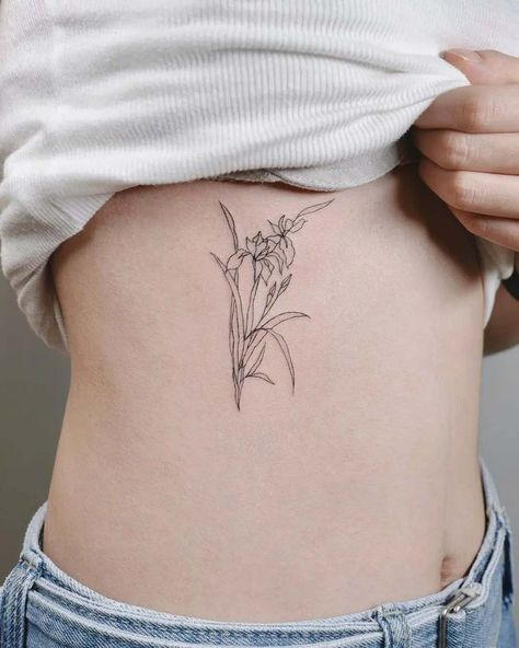 30 Mesmerizing Iris Tattoo with Meaning and Ideas 16 Tattoos Manifestation, Iris Flowers Tattoo, Tattoo With Meaning, Iris Flower Tattoo, Forearm Flower Tattoo, Iris Tattoo, Lavender Tattoo, Bouquet Tattoo, Symbol Of Strength