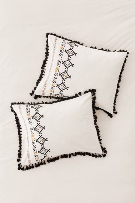 Duvet Covers Urban Outfitters, Boho Duvet Cover, Boho Duvet, Cushion Embroidery, Bedding Duvet Covers, Firm Pillows, Pillow Embroidery, Pattern Duvet Cover, Pola Sulam