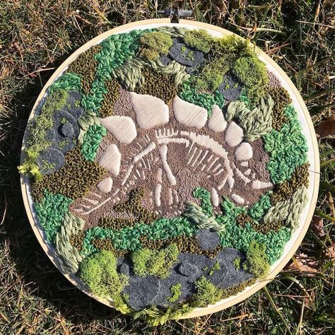 Dinosaur Fossils, 자수 디자인, Sewing Embroidery Designs, Hand Embroidery Art, Hand Embroidery Stitches, Stitching Art, Hand Embroidery Patterns, Embroidery Inspiration, Embroidery Tutorials