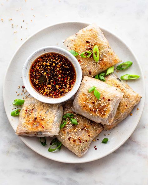 Vegan Rice Paper Dumplings (With Shredded Tofu) - Cooking With Elo Tofu Rice Paper Dumplings, Rice Paper Dumplings Vegan, Tofu Rice Paper Rolls, Rice Paper Recipes Vegetarian, Rice Paper Tofu, Rice Paper Fried, Shredded Tofu Recipe, Vegetarian Rice Paper Rolls, Tofu Spring Rolls