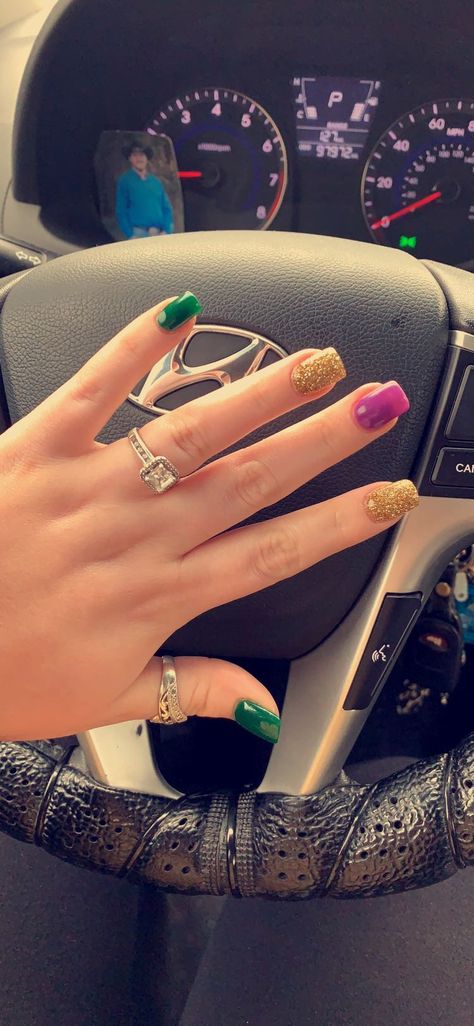 Mardi Gras Sns Nails, Nails For New Orleans, Marci Grad Nails, Cute Mardi Gras Nails, New Orleans Nail Designs Ideas, Mardi Gras Inspired Nails, Mardi Gras Nails Dip, Mardi Gras Gel Nails Ideas, Mardi Gras Nails Design Simple