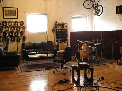 Butler Recording Music Studio Ideas, Band Room Ideas, Studio Music Room, Recording Room, Living Rooms Ideas, Practice Room, Music Bedroom, Band Room, Home Studio Ideas