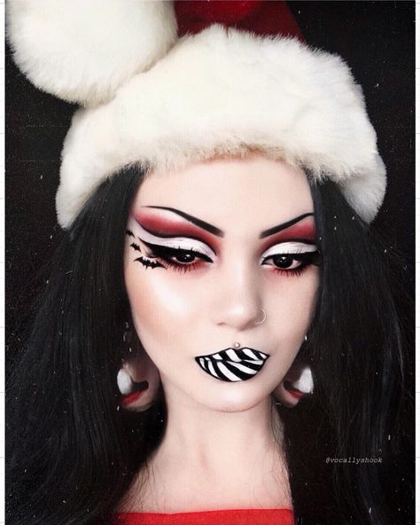 Nova on Instagram: “✖️🎄•MERRY GOTHMAS•🎄✖️ • Merry Christmas!! I hope everyone had a wonder day regardless if you celebrate this holiday or not. I hope today…” Merry Gothmas, Christmas Goth, Goth Makeup Looks, Edgy Makeup Looks, 3d Makeup, Goth Christmas, Christmas Makeup Look, Easter Makeup, Goth Model