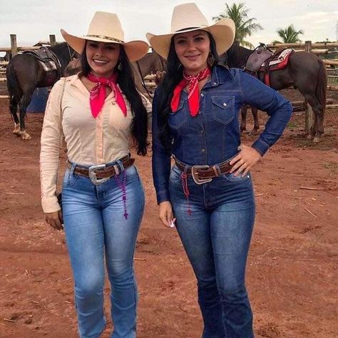 Rodeo Outfits For Women Western, Rodeo Outfits For Women, Cowboy Attire, Mode Country, Western Ideas, Most Pinned, Cute Cowgirl Outfits, Cowgirl Style Outfits, Latina Fashion Outfits