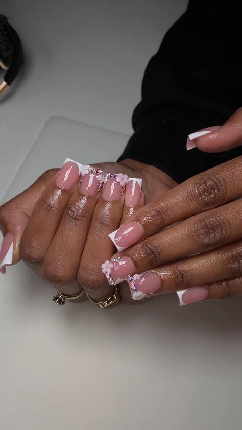 Short Nails With Gems, Nails With Gems, Gem Nail Designs, Nails With Rhinestones, Henna Nails, Tapered Square Nails, Pink Ombre Nails, Duck Nails, Hard Nails