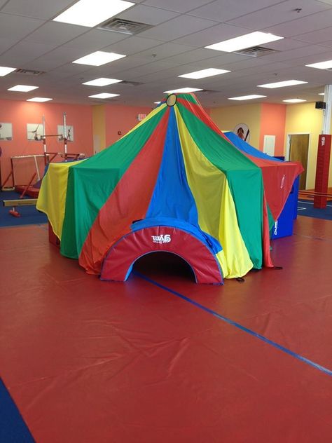 Parachute tent :) Parachute Games Preschool, How To Make A Parachute, Parachute Games For Preschoolers, How To Make A Toy Parachute, Toy Parachutes, Backyard Tent, Parent Night, Nanny, Tent