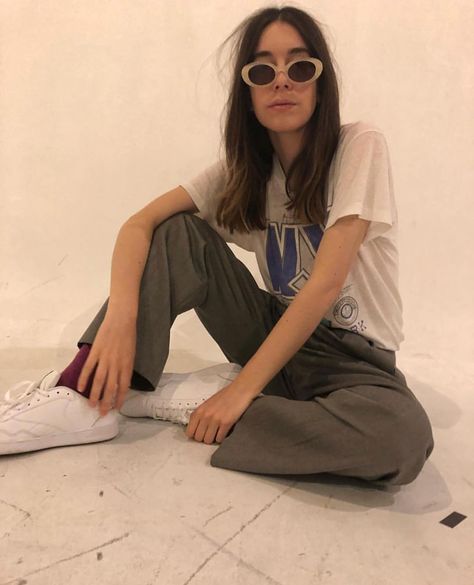 Sup? 😎 Danielle Haim #EandJSunnies Haim Style, Danielle Haim, Haim, Girls Rules, Alternative Girls, Just Girl Things, Fashion Pictures, Well Dressed, Playing Dress Up