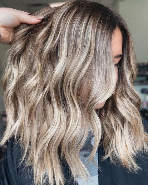 Sandy Blonde Balayage with Streaks Blonde Transition To Brown Low Lights, Fun Blonde Hair Ideas, Fun Blonde Hair, Dirty Blonde Hair Ideas, Dark Blonde Balayage, Natural Dark Blonde, Sandy Blonde Hair, Blonde Lowlights, Blonde Highlights On Dark Hair