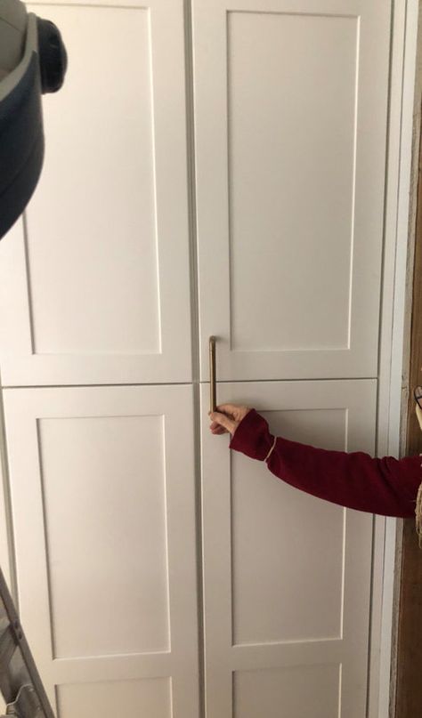 Joining 2 tall pantry doors with 1 pull: unheard of, obscene, genius? Tall Pantry Door Ideas, Tall Pantry Doors, Pantry Door Pulls, Double Pantry Door Ideas, Pantry Door Handles, Tall Pantry Cabinet, Shaker Cabinet Doors, Pull Out Pantry, Hidden Pantry