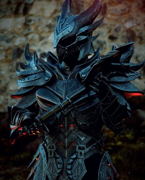 Daedric Armor Art, Ulfric Stormcloak Fanart, Black Dragon Armor, Skyrim Builds, Sith Armor, Skyrim Armor, Daedric Armor, Skyrim Cosplay, Skyrim Art